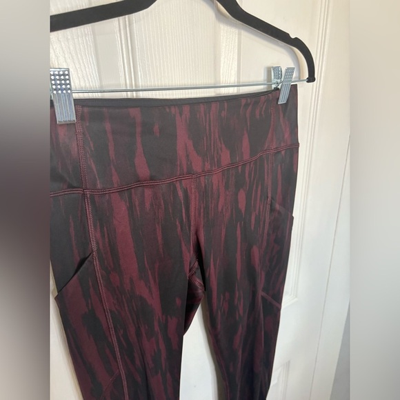 Lululemon Speed Tight IV | Painted Animal Bordeaux Drama Black | Size 6 - Picture 6 of 16